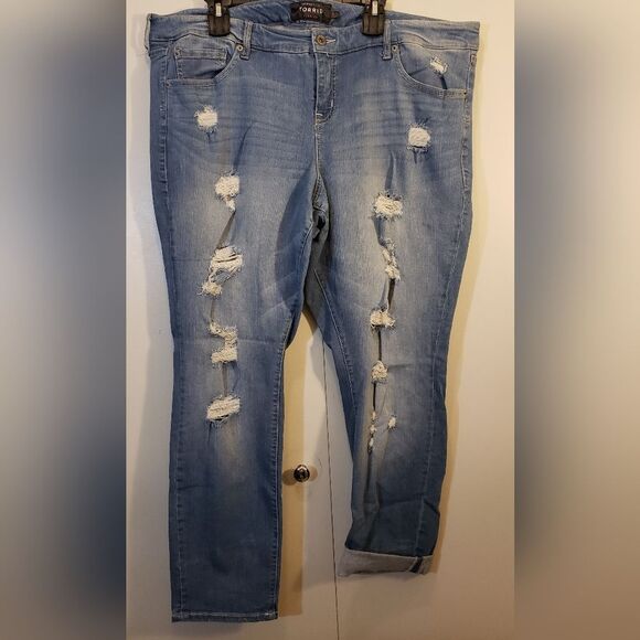 Plus Size Distressed Boyfriend Jeans Light Wash Ripped Denim Stretchy Cuffed Hem - Picture 4 of 9